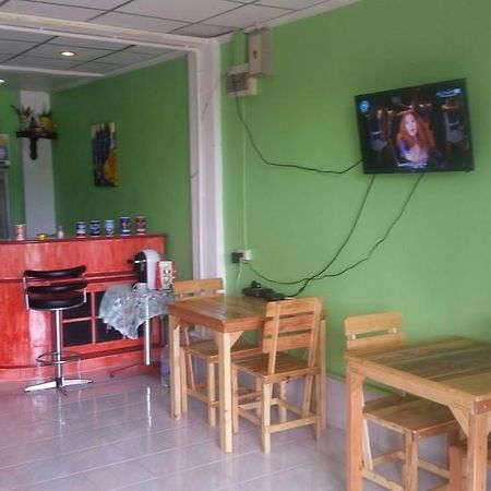 Oskar'S Guesthouse Hua Hin Bagian luar foto