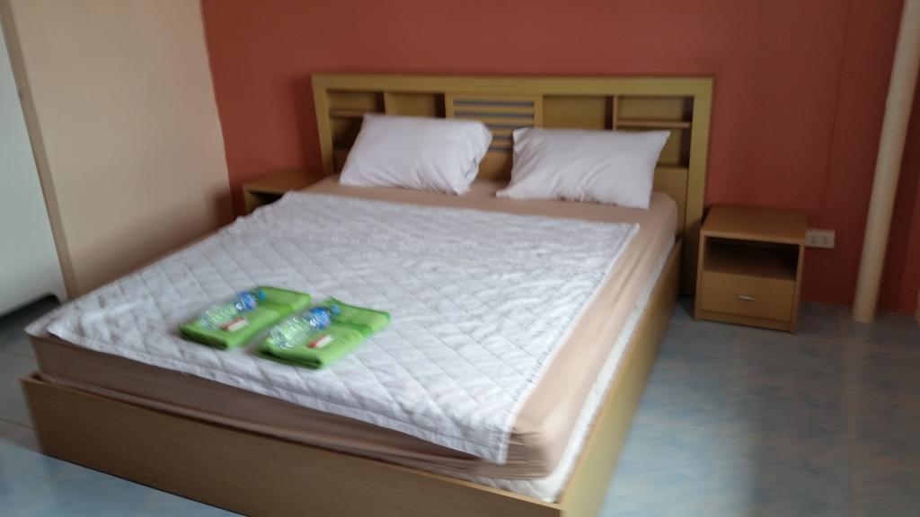 Oskar'S Guesthouse Hua Hin Bagian luar foto