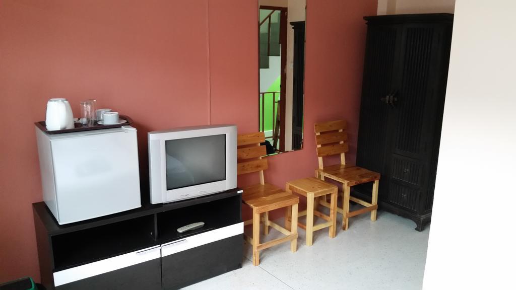 Oskar'S Guesthouse Hua Hin Bagian luar foto